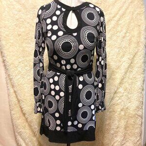 VTG Bisou Bisou Black and White color block groovy Tunic